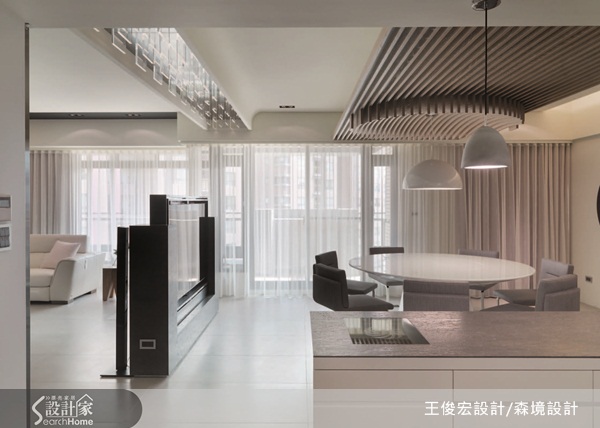 以一張圓桌為起點的設計。為滿足屋主過年時邀請客人來